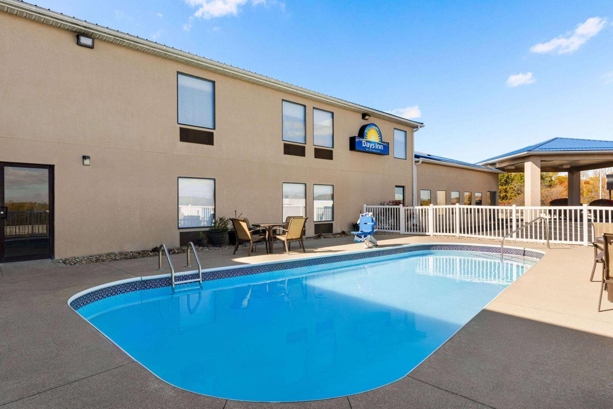Days Inn By Wyndham Hillsboro Dış mekan fotoğraf